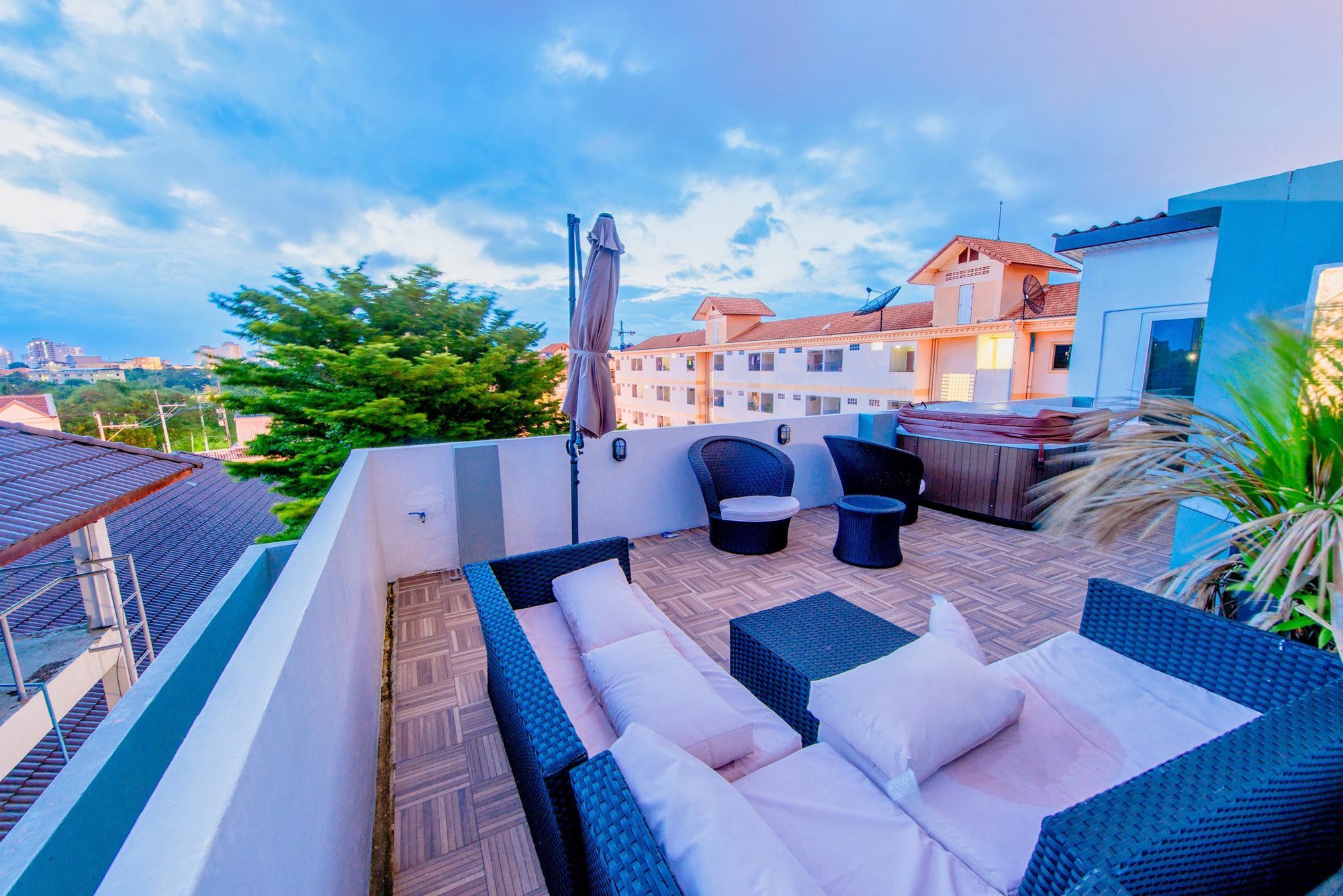 The Hidden Gem Villa Патая Екстериор снимка